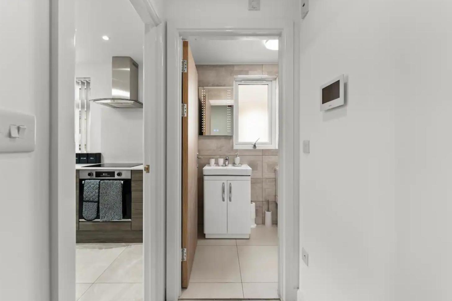 A Stylish Luxury 2 Bedroom Duplex Apartment カーディフ エクステリア 写真